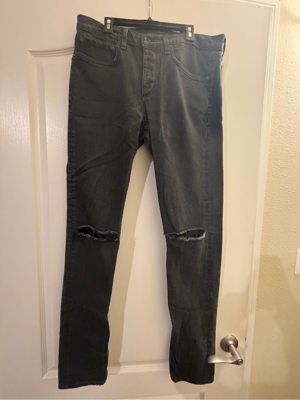 Rag & Bone Men’s  Black Distressed Knee Jeans